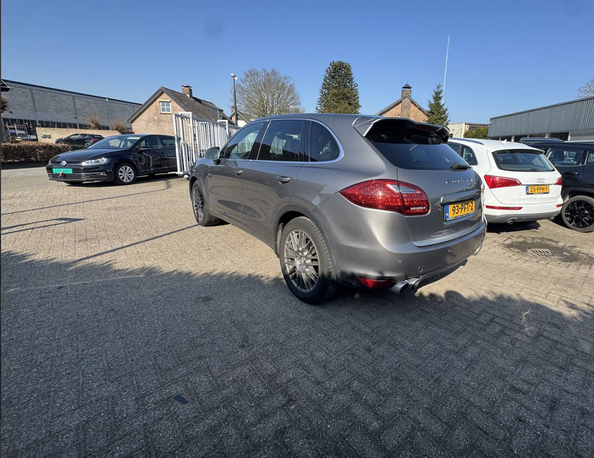 Porsche Cayenne S 2011, photo 3/8