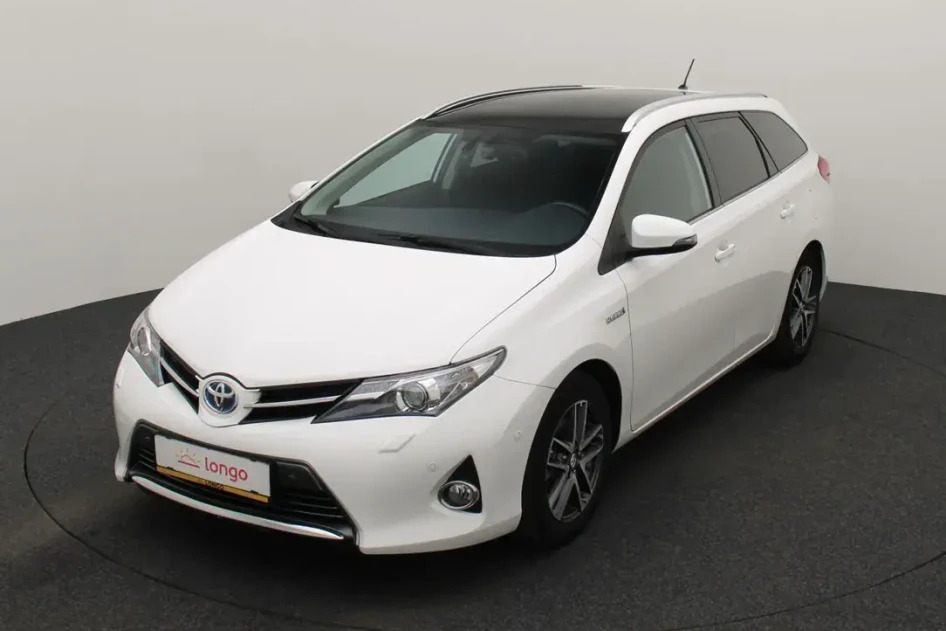Toyota Auris, 2014, 1.8, 100 kW, гибрид (бензин/электричество), автомат, передний привод