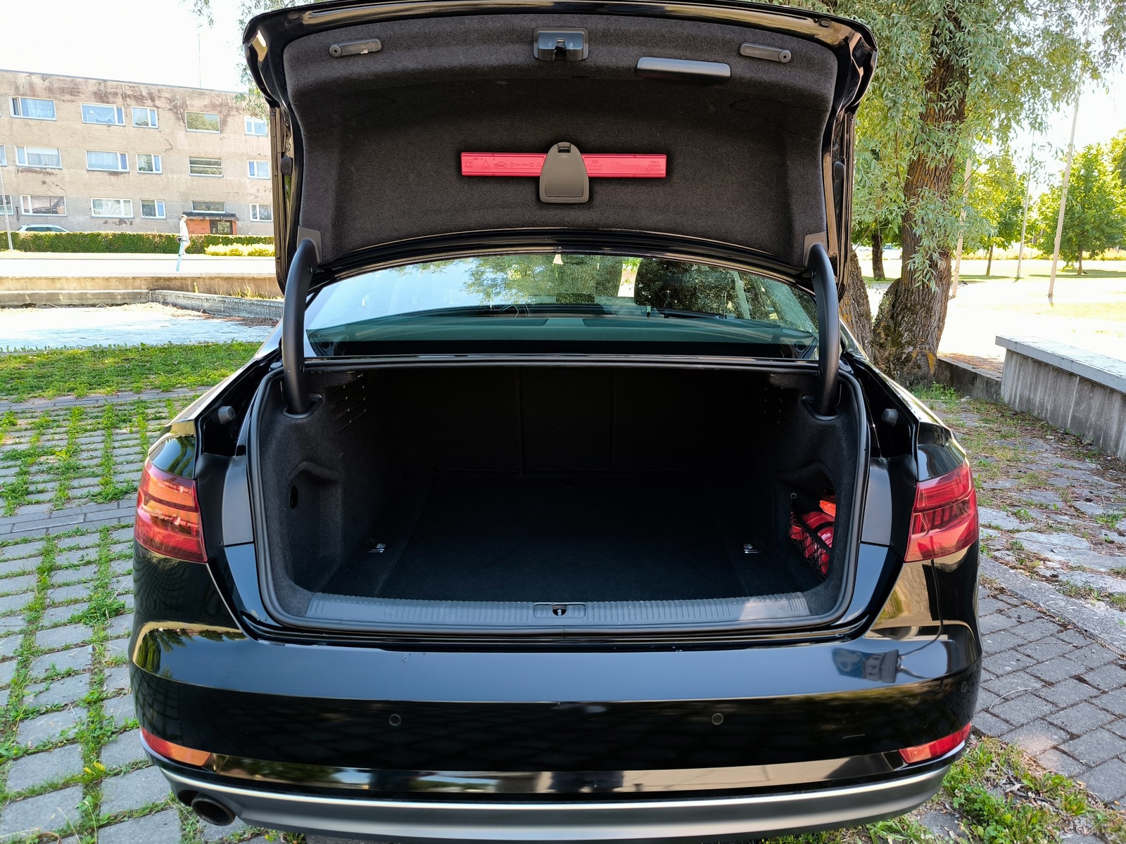 Audi A4 2018, photo 6/14