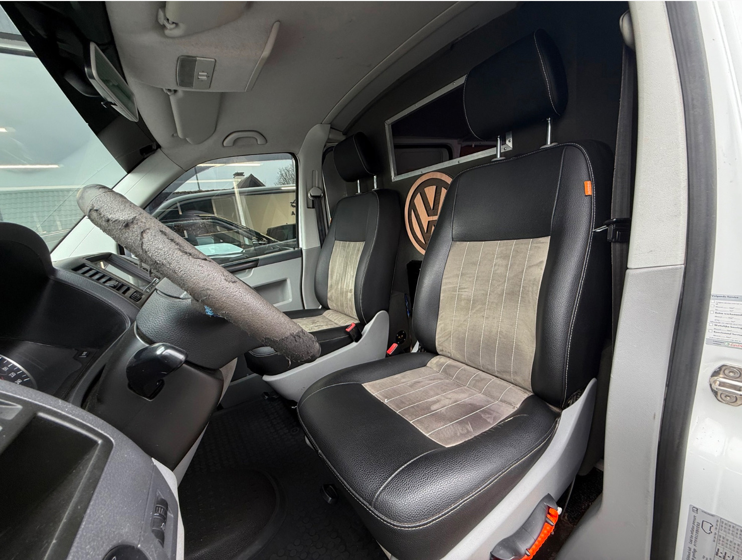 Volkswagen Transporter 2011, kuva 7/8