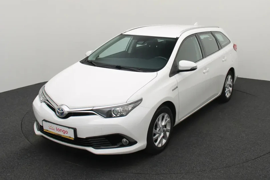 Toyota Auris, 2018, 1.8, 100 kW, гибрид (бензин/электричество), автомат, передний привод