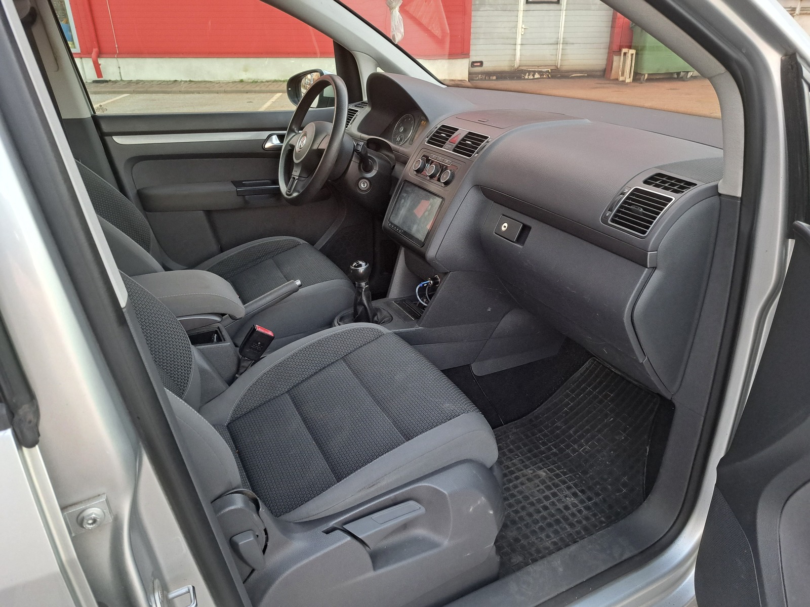 Volkswagen Touran 2012, photo 4/6