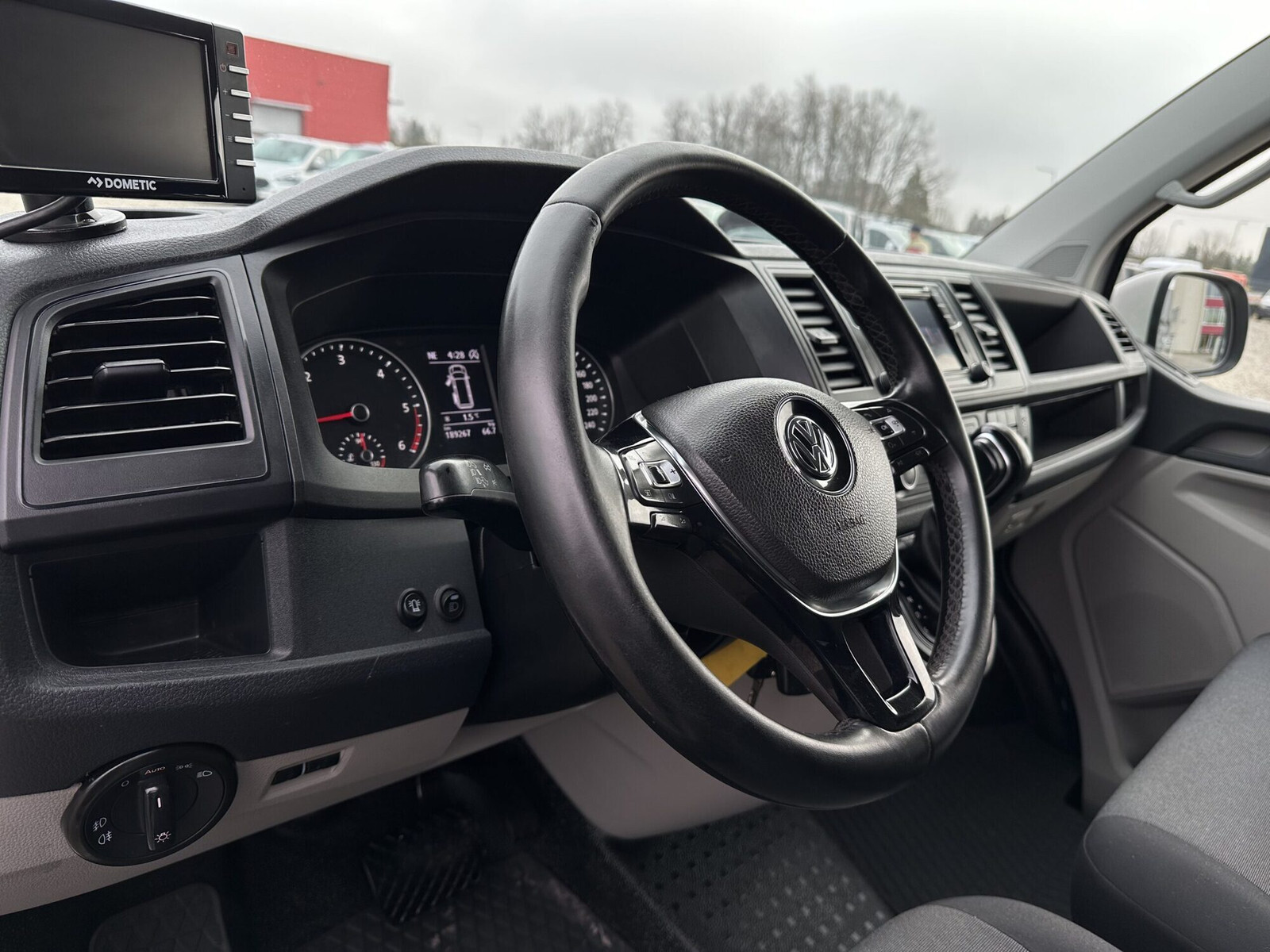 Volkswagen Transporter 2018, kuva 7/21