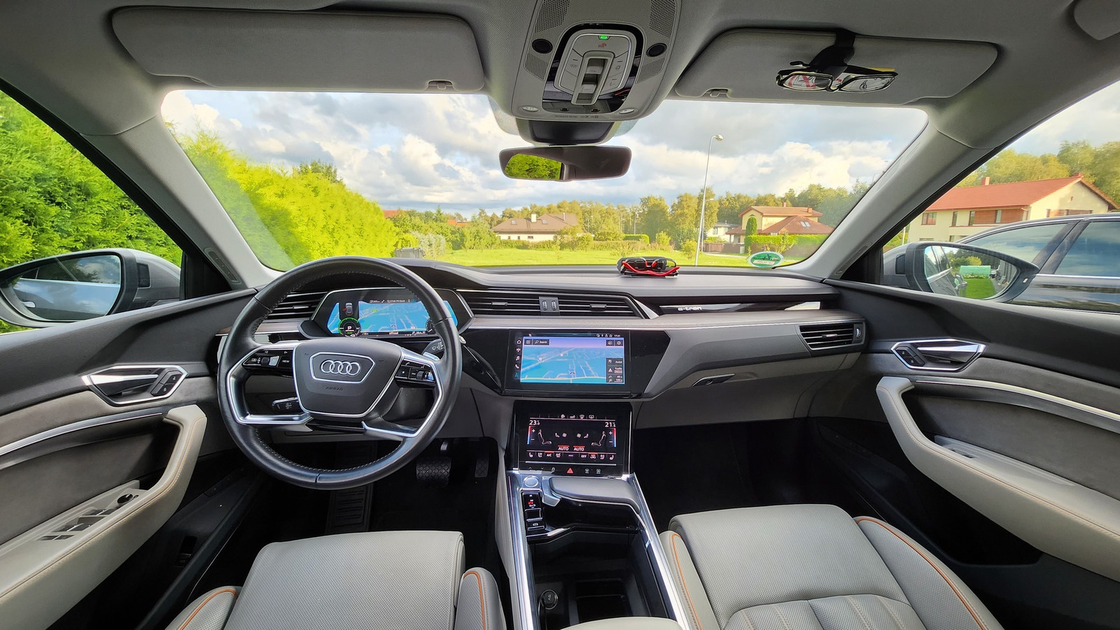 Audi e-tron 2020, photo 6/10