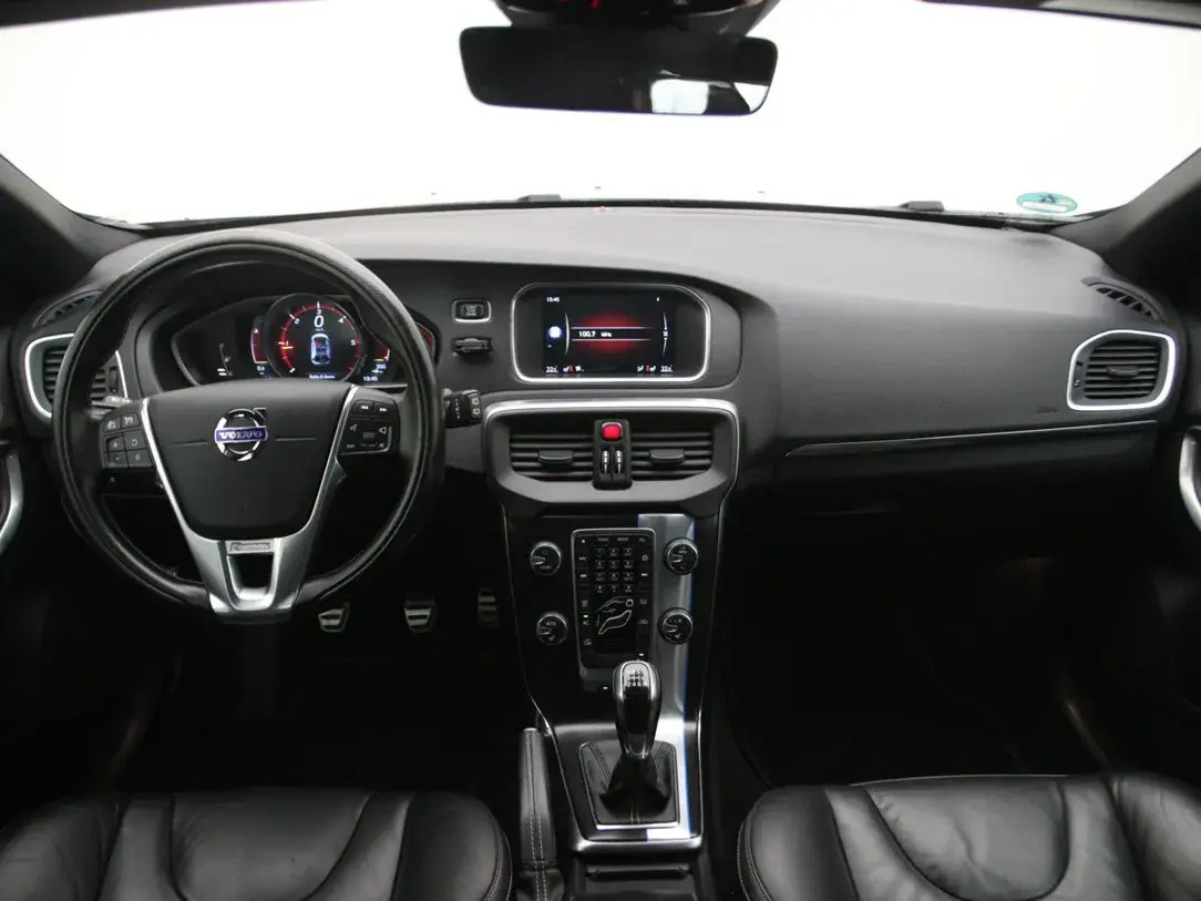 Volvo V40 R-Design Business 2.0 140kW 2014, kuva 2/10
