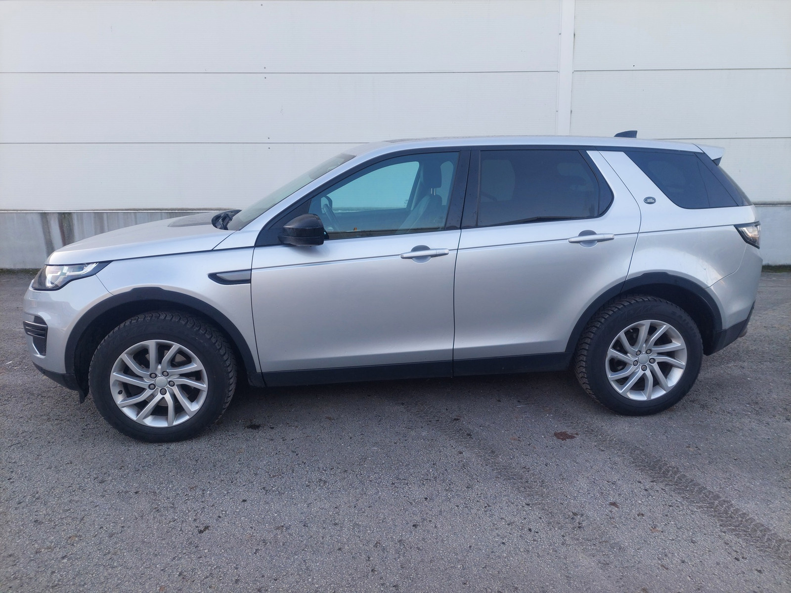 Land Rover Discovery Sport 2016, photo 2/10