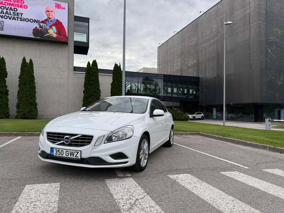 Volvo S60 2012, photo 2/10