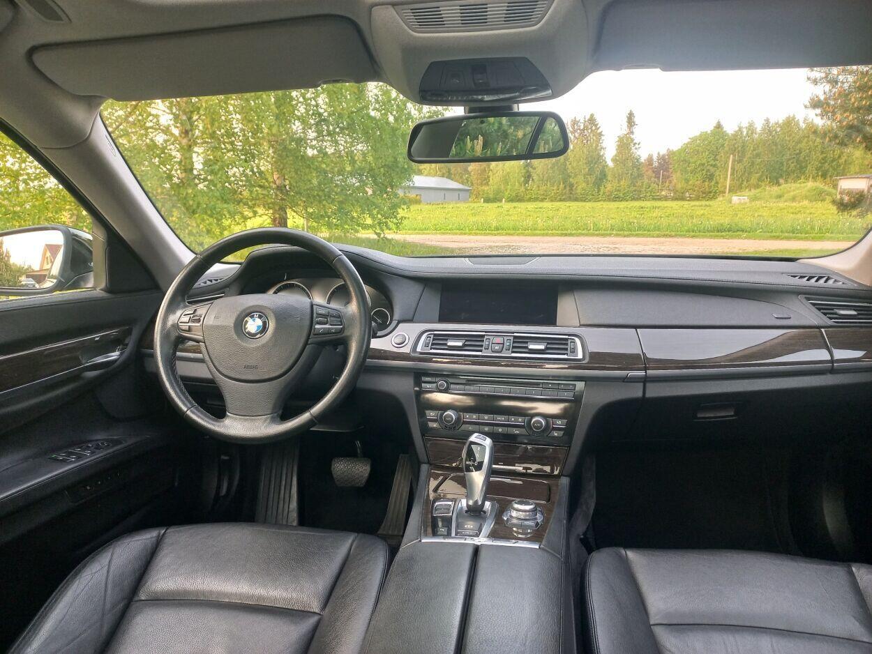 BMW 730 2011, photo 6/7