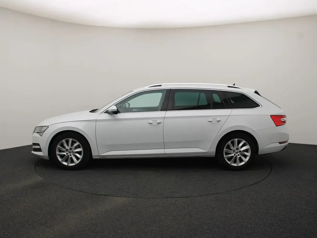 Škoda Superb 2022, photo 6/33