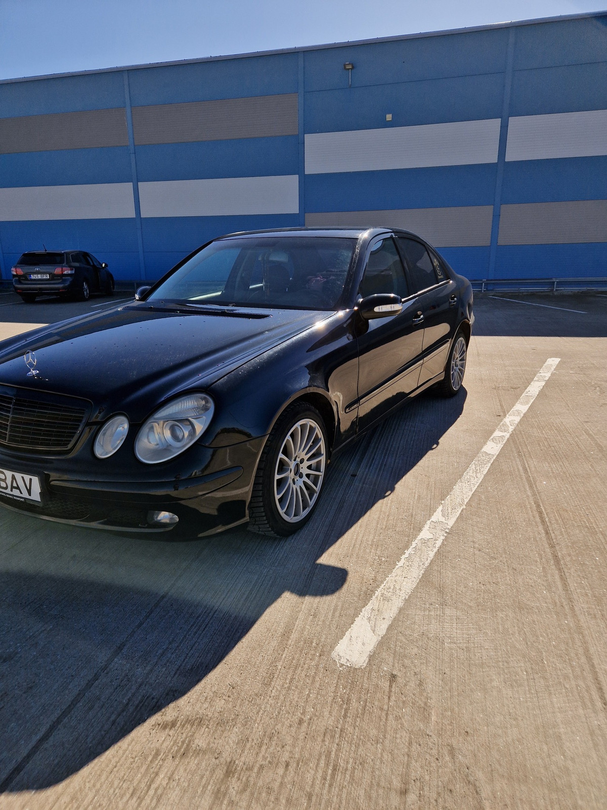 Mercedes-Benz E 220 2004, kuva 2/8