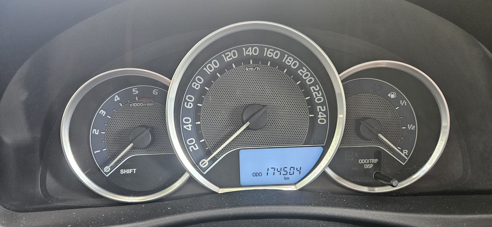 Toyota Auris 2013, photo 5/15