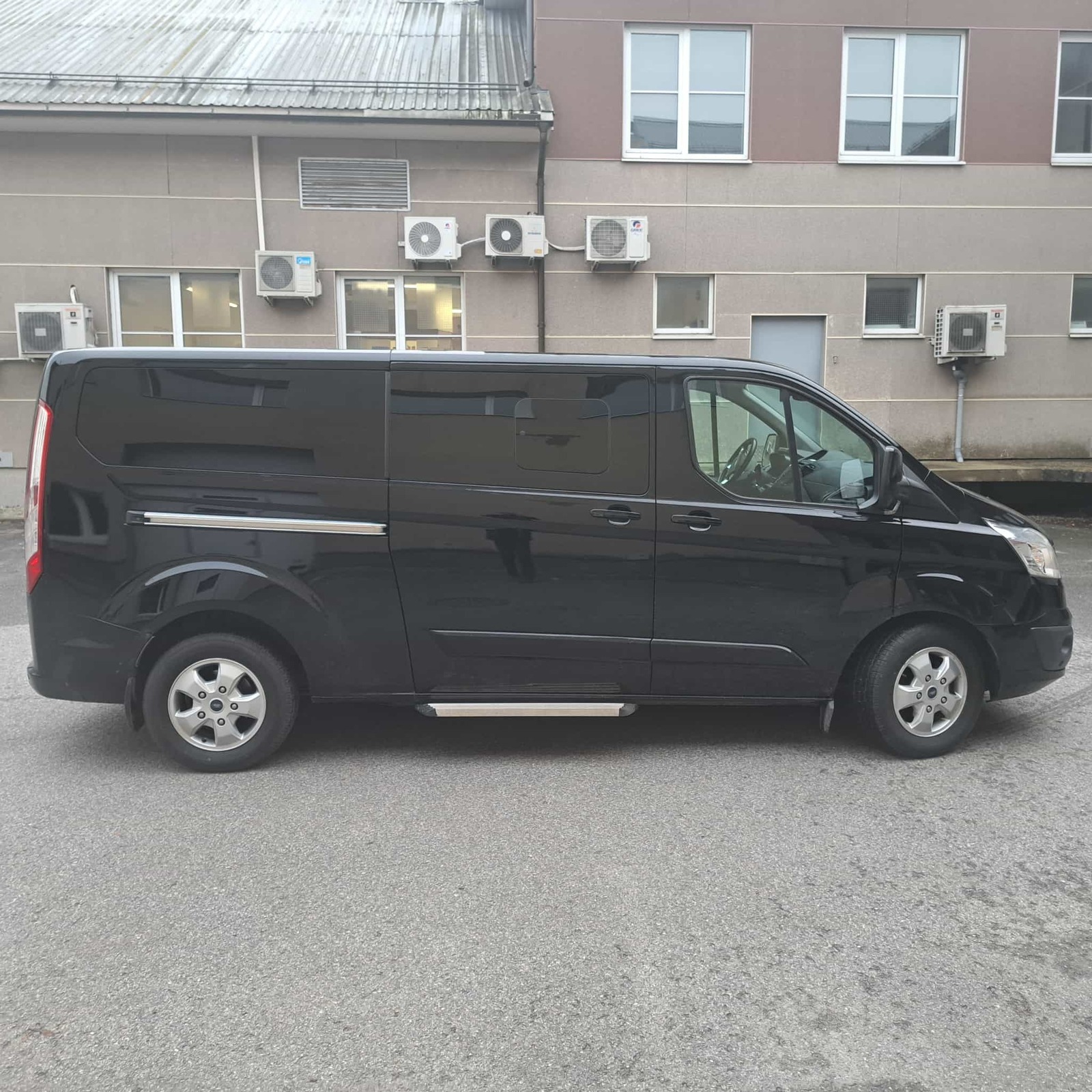 Ford Tourneo Custom 2017, photo 4/10