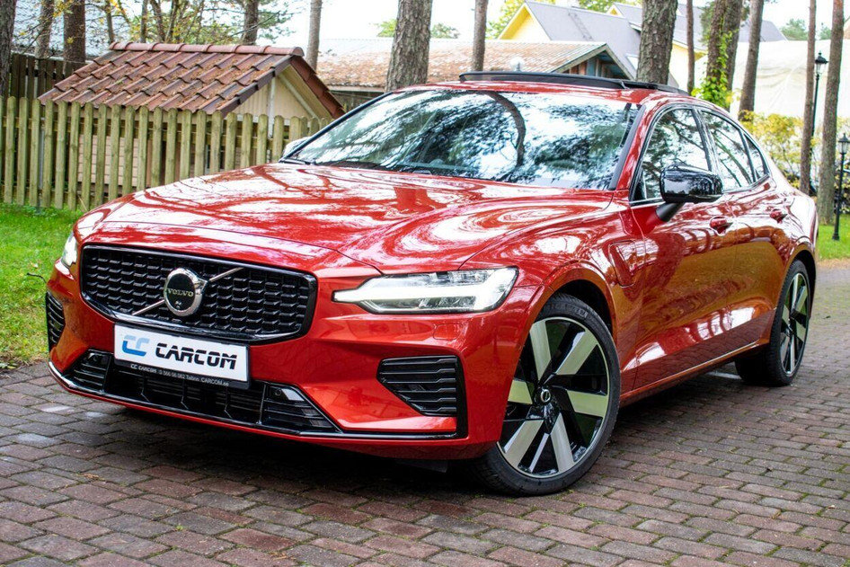 Volvo S60, 2024, 2.0, 335 kW, plug-in hybrid (petrol/electric), automatic, four-wheel drive