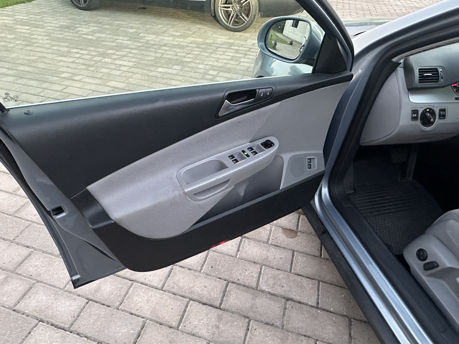 Volkswagen Passat 2009, photo 6/10