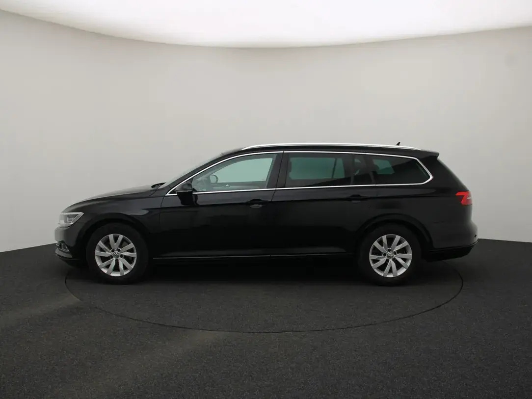 Volkswagen Passat 2019, photo 6/10