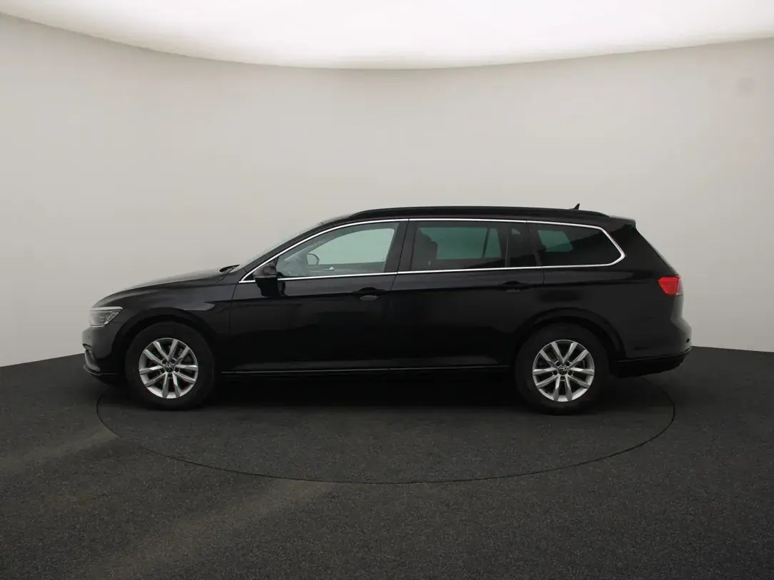 Volkswagen Passat 2021, photo 6/35