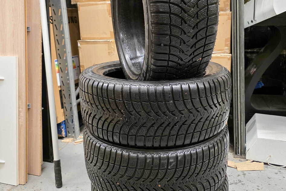 Used studless winter tire 225/45R17 Amber Way Winter 4S