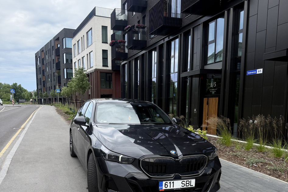BMW 520, 2023, 2.0, 151 kW, hybrid (petrol/electric), automatic, rear-wheel drive