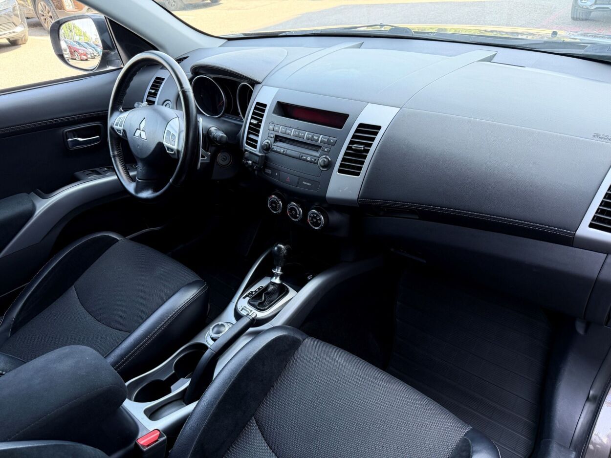 Mitsubishi Outlander Intense 2.2 115kW 2011, kuva 4/8