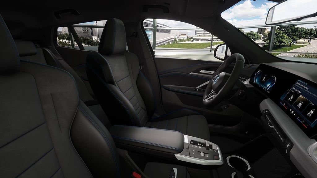 BMW iX2 2025, photo 3/8