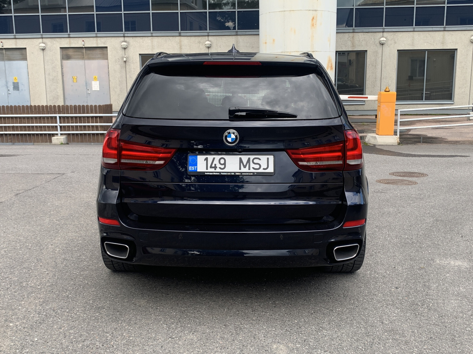BMW X5 40d xDrive M-pakett 3.0 R6 230kW 2015, photo 4/16