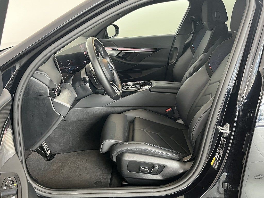 BMW i5 2024, photo 5/29