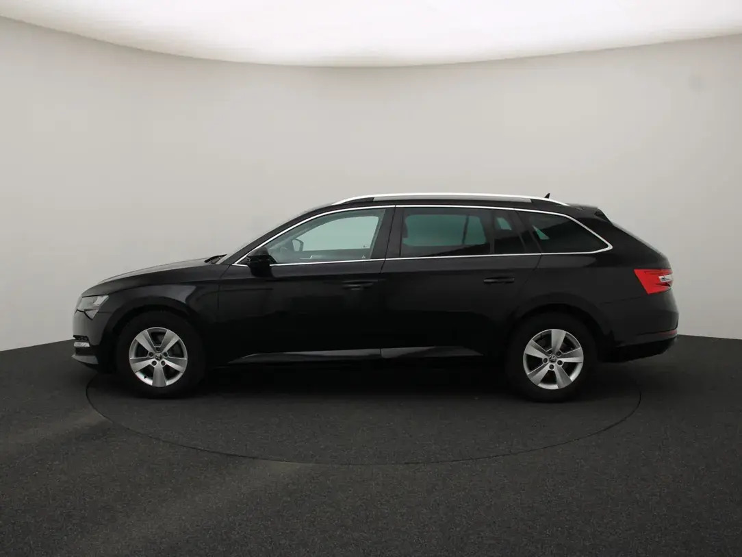 Škoda Superb 2022, photo 6/33