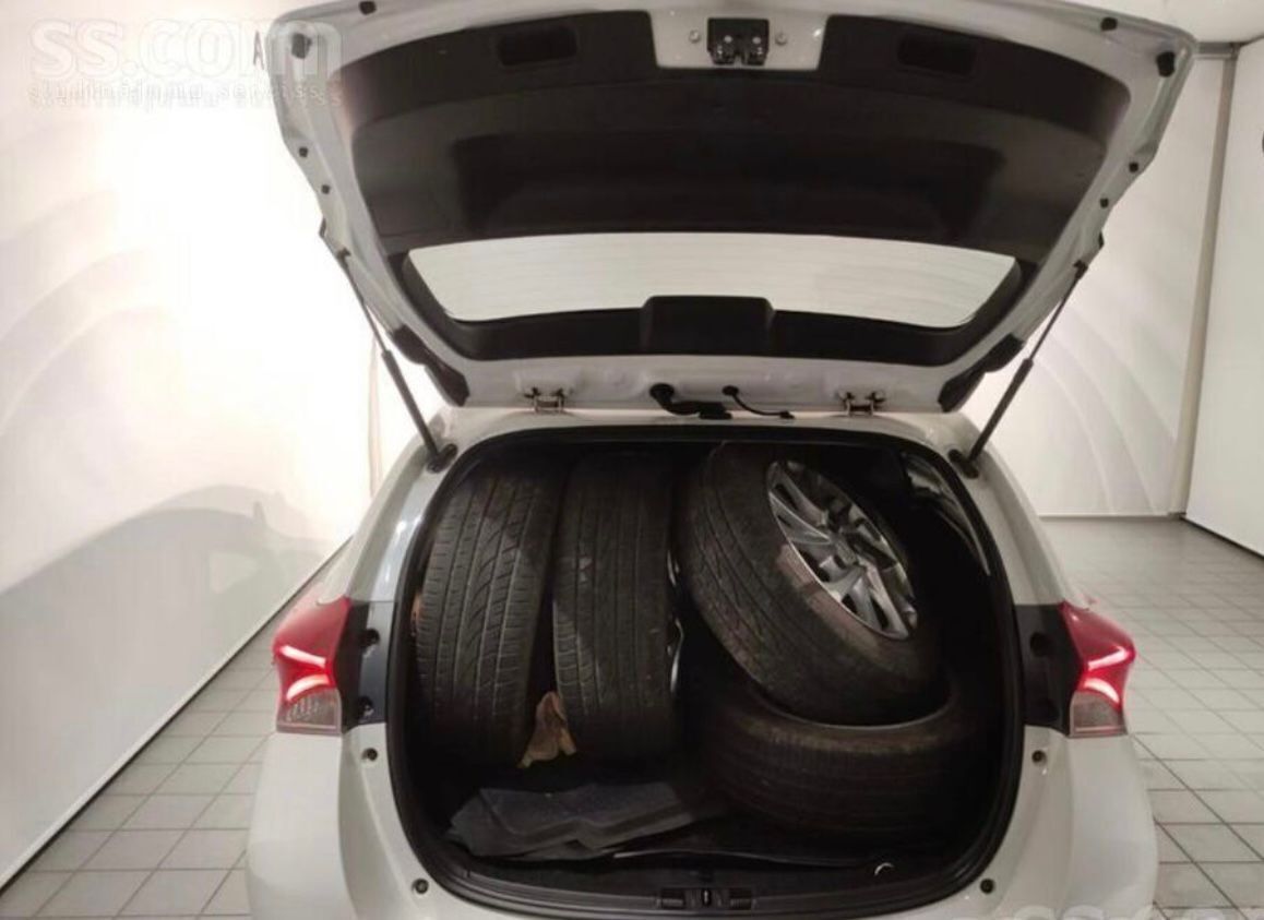 Toyota Auris 2015, photo 7/16