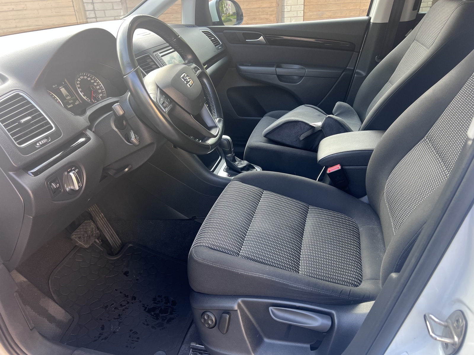 SEAT Alhambra 2017, photo 5/11