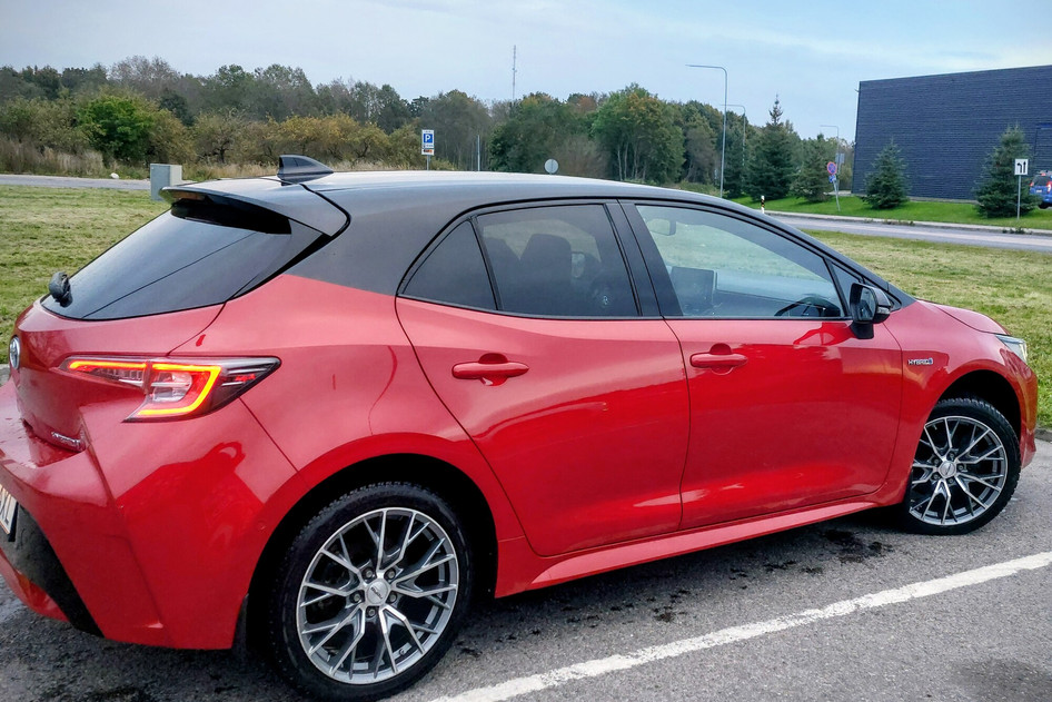 Toyota Corolla, 2019, 1.8, 72 kW, hibridas (benzinas/elektra), automatinė, priekiniai varomieji ratai