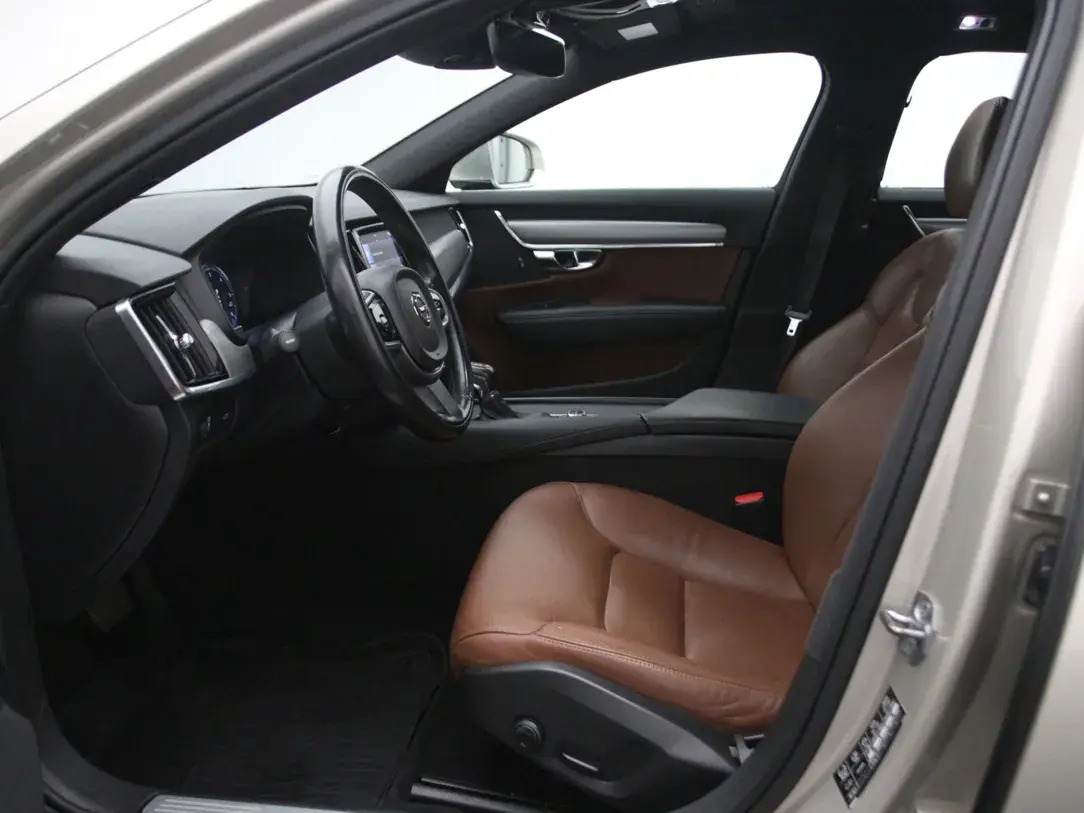 Volvo V90 Momentum 2.0 140kW 2017, photo 4/35