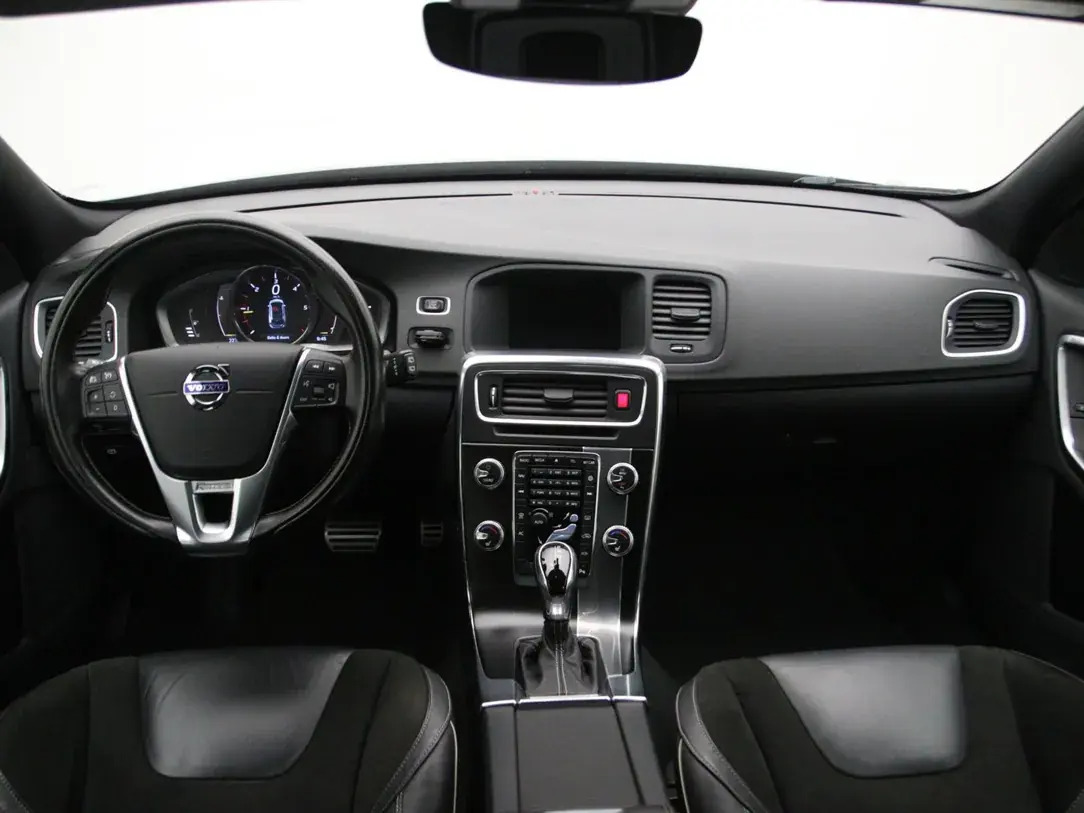 Volvo V60 R-Design Business 2.0 110kW 2016, kuva 2/35