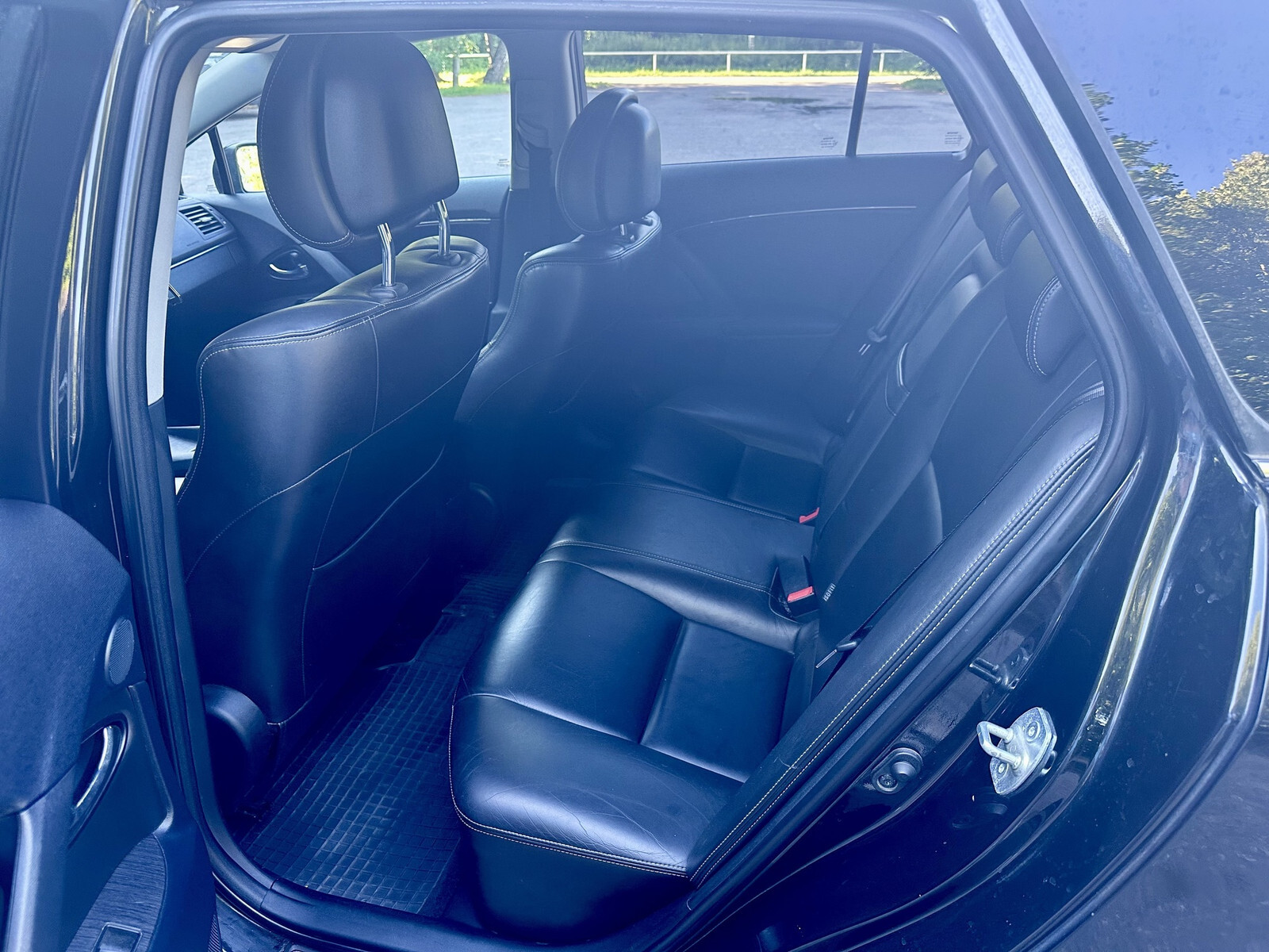 Toyota Avensis 2011, photo 6/17