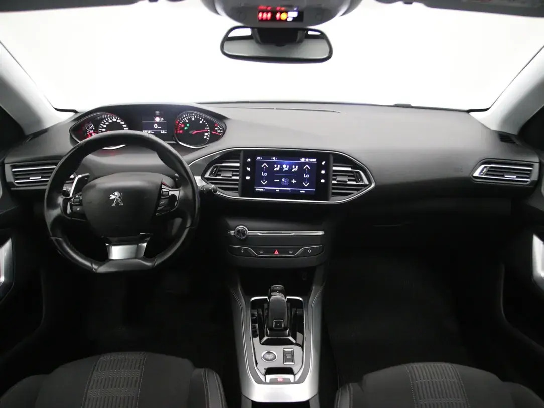 Peugeot 308 2021, photo 2/31