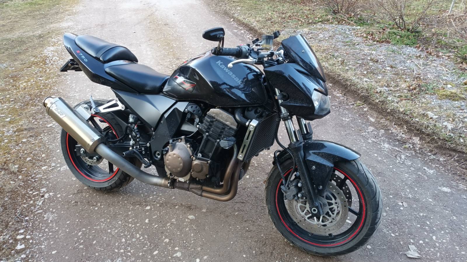 Kawasaki Z 750 2004, kuva 2/4