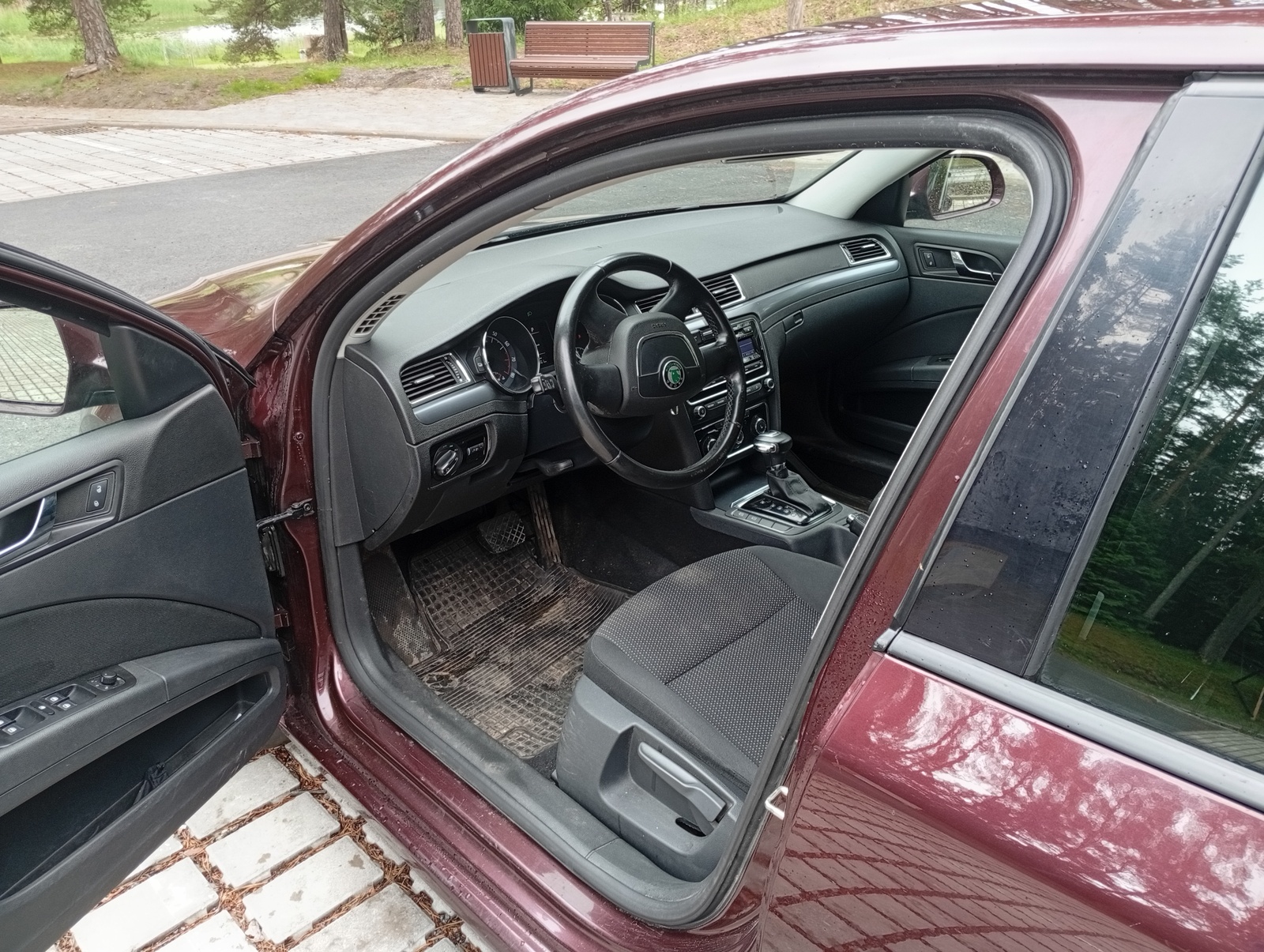 Škoda Superb 2011, photo 7/11
