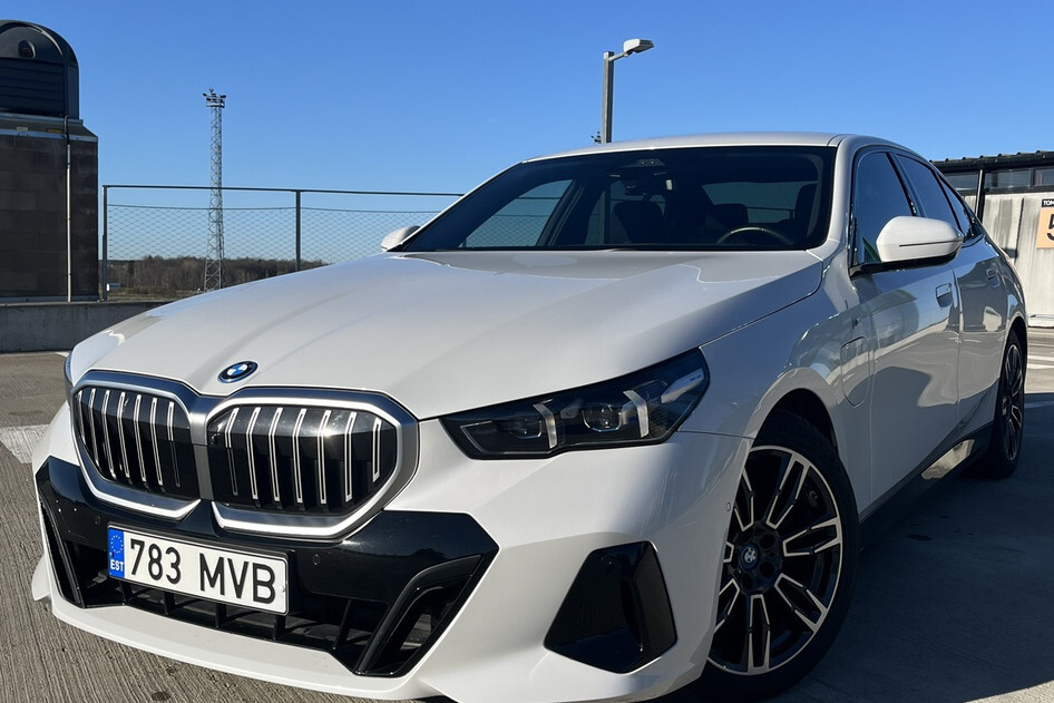 BMW 530, 2024, 2.0, 220 kW, plug-in hybrid (petrol/electric), automatic, rear-wheel drive