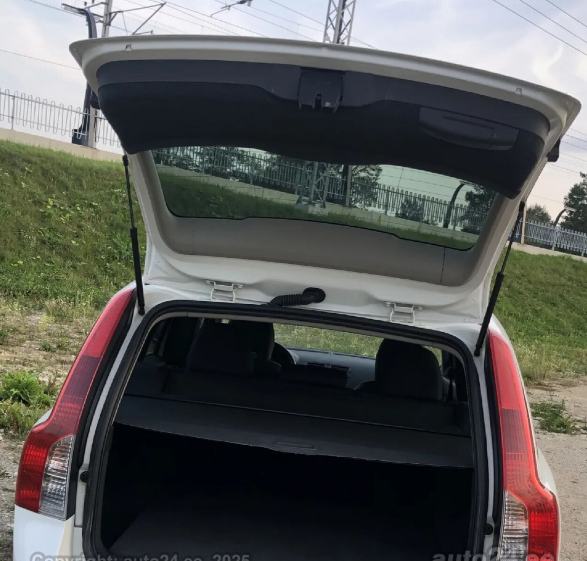 Volvo V50 2011, photo 5/5