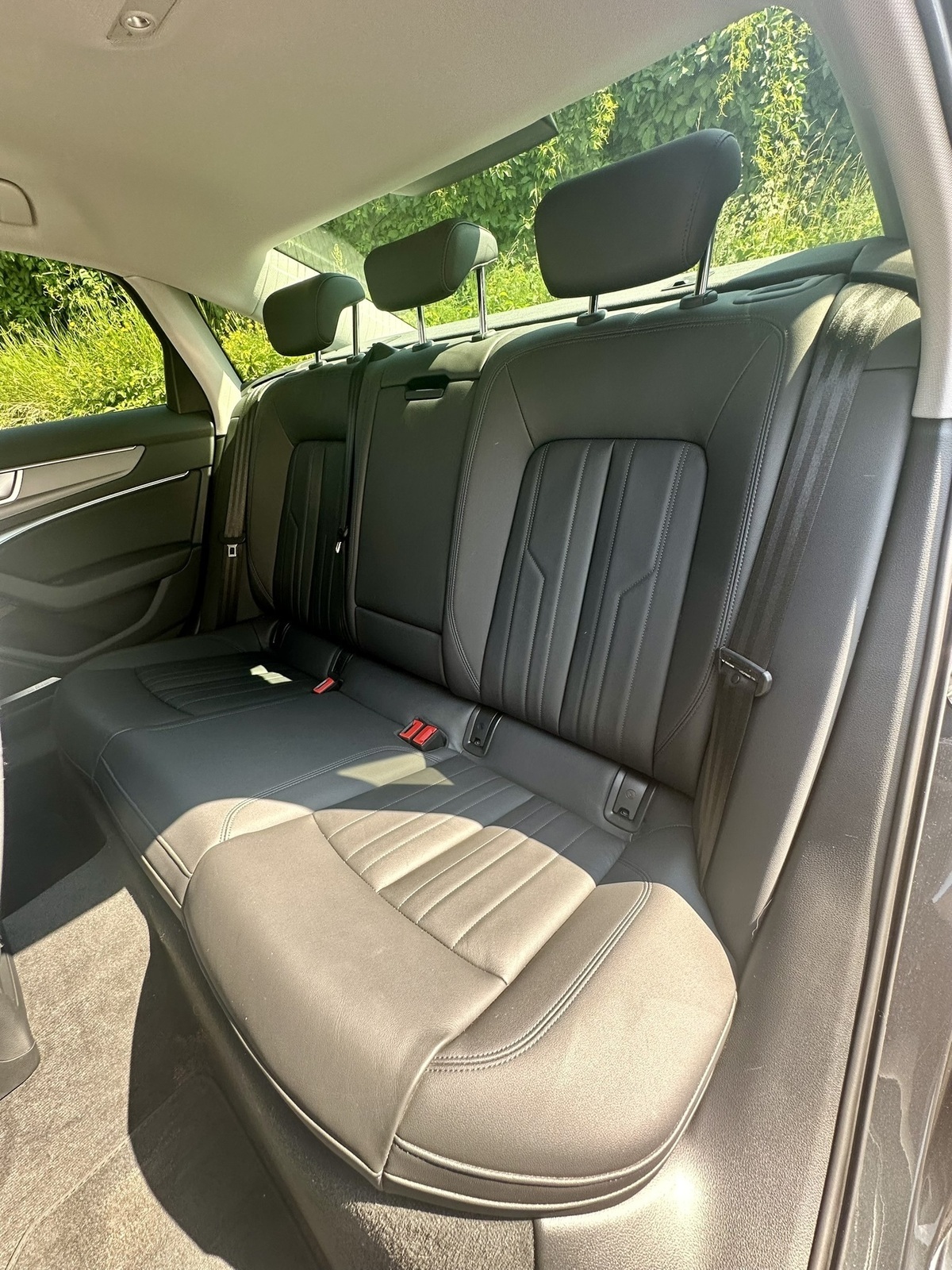 Audi A6 2022, photo 6/17