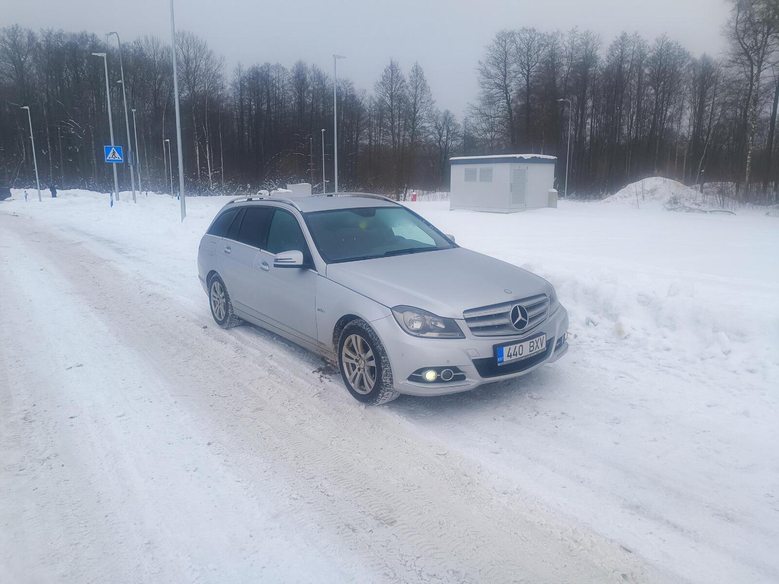 Mercedes-Benz C 220 2011, kuva 2/8