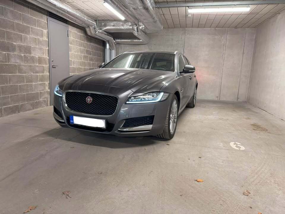 Jaguar XF 2017, photo 2/10