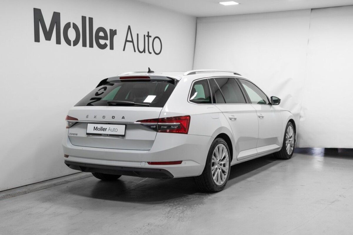 Škoda Superb 2021, photo 6/33