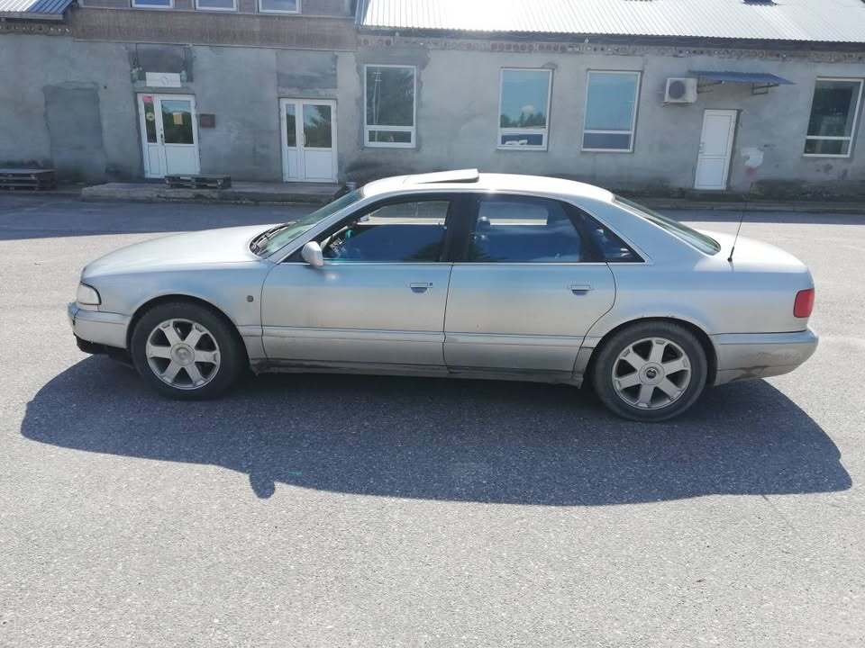 Audi A8 1995, photo 3/9