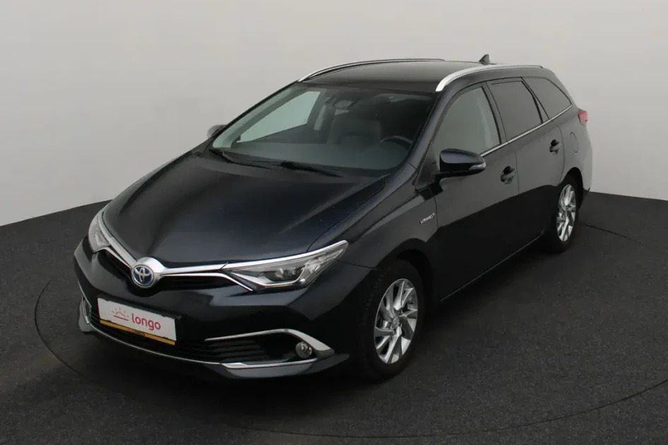 Toyota Auris, 2015, 1.8, 100 kW, гибрид (бензин/электричество), автомат, передний привод