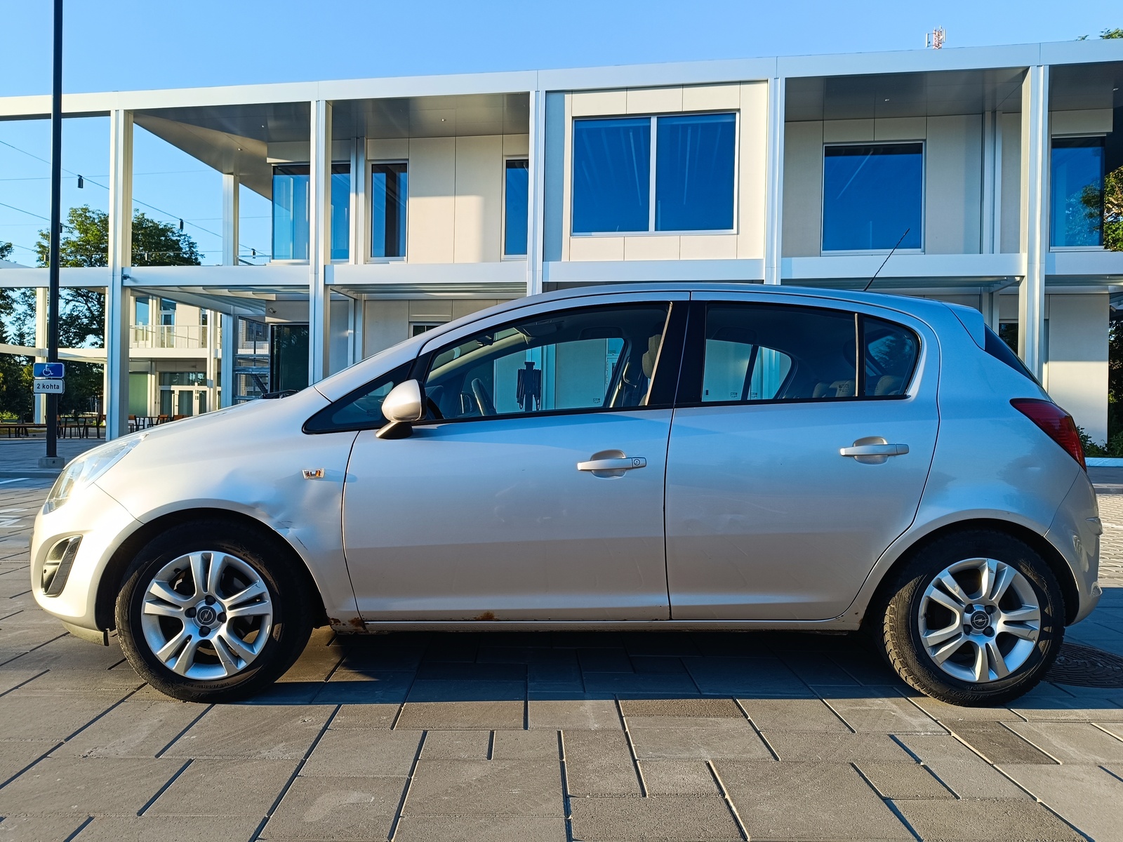 Opel Corsa 1.2 63kW 2011, photo 2/10