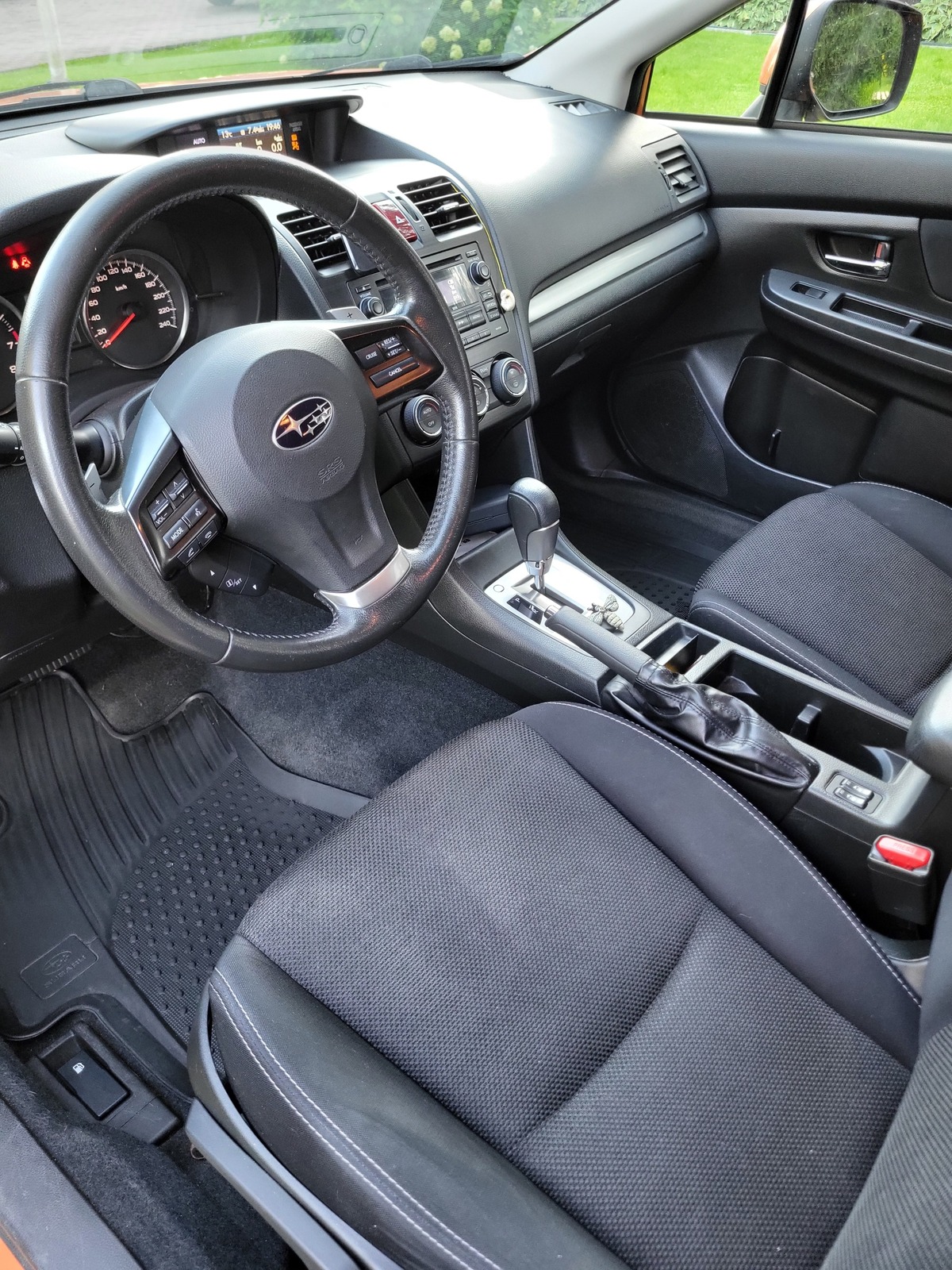 Subaru XV 2012, photo 6/10