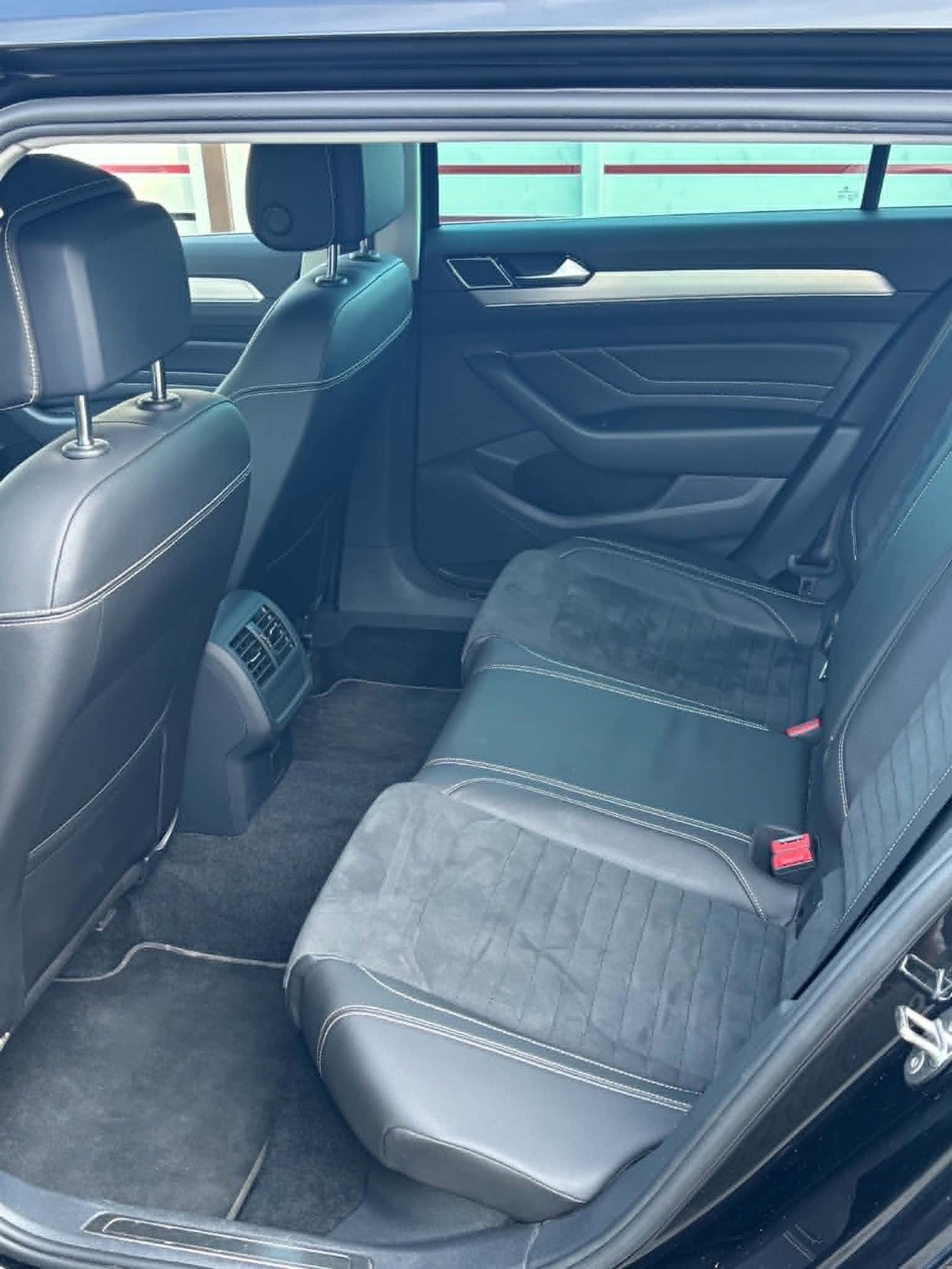Volkswagen Passat Variant 2022, photo 5/10