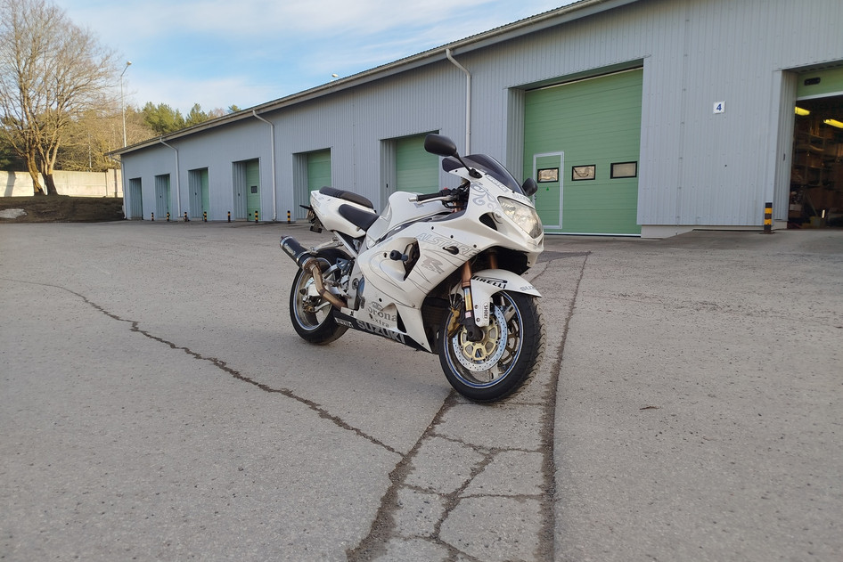 Suzuki GSX-R 1000, 2001, 1.0, 118 kW, бензин, механическая, задний привод