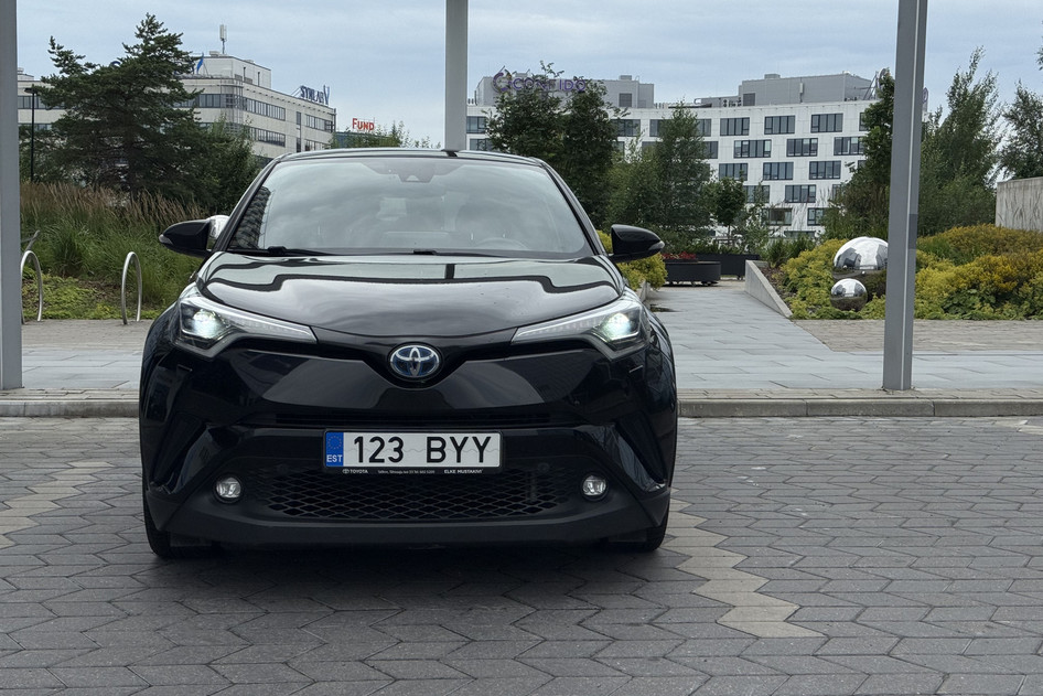 Toyota C-HR, 2018, 1.8, 72 kW, hybrid (petrol/electric), automatic, front-wheel drive