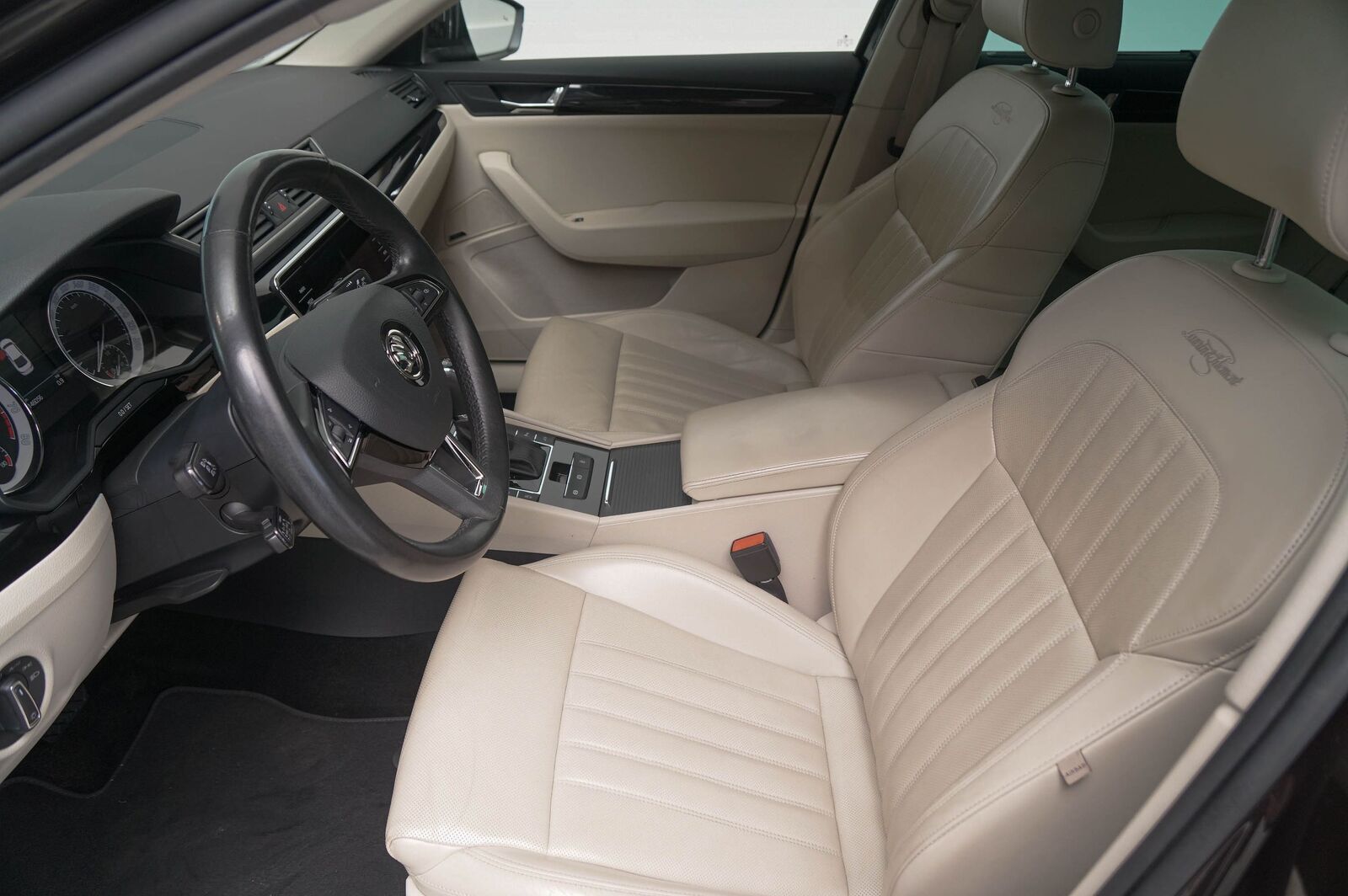 Škoda Superb 2017, kuva 7/19